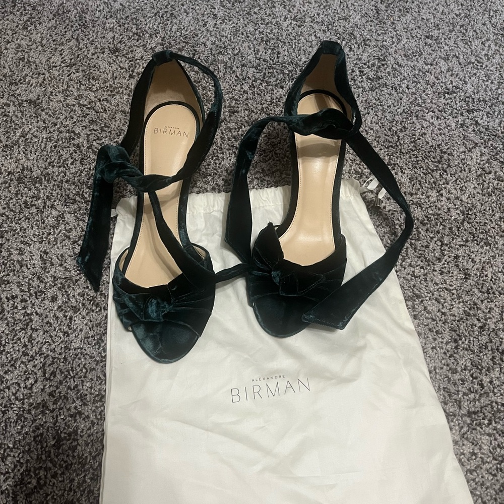 Velvet Bow Accent Clarita Heels - Picture 4 of 8